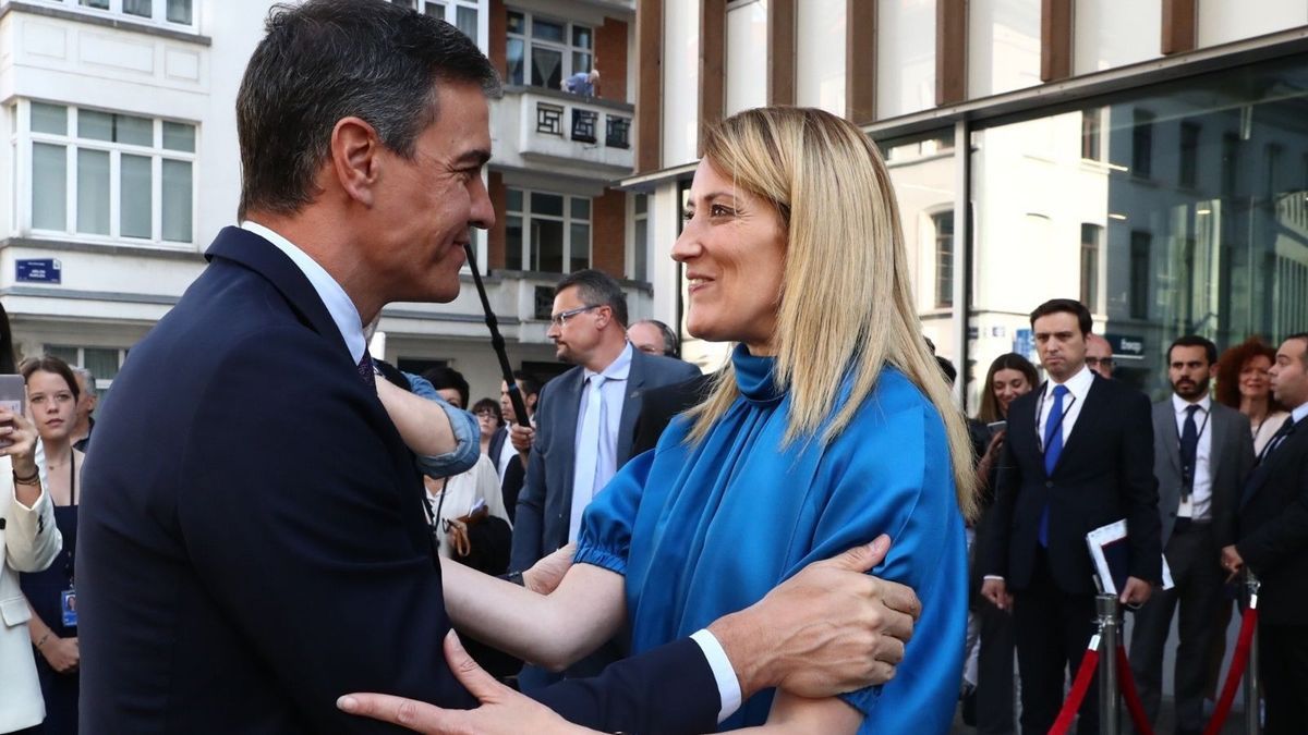 El presidente del Gobierno, Pedro Sánchez, y la presidenta del Parlamento Europeo, Roberta Metsola.